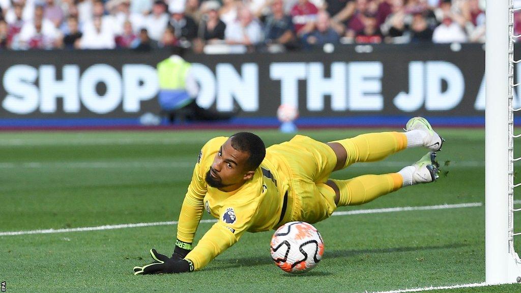 Robert Sánchez making a crucial saves