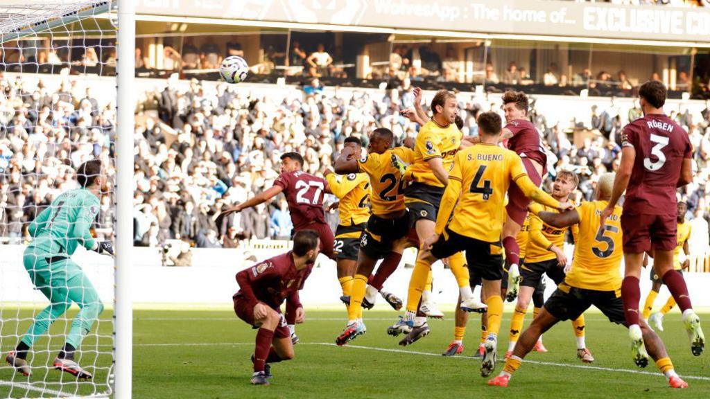 Wolves vs Manchester City controversial goal