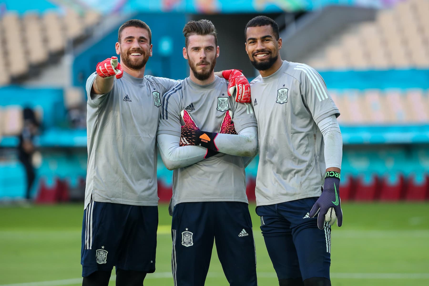 Robert Sánchez Chelsea Fc with other spainsh goalkeeper